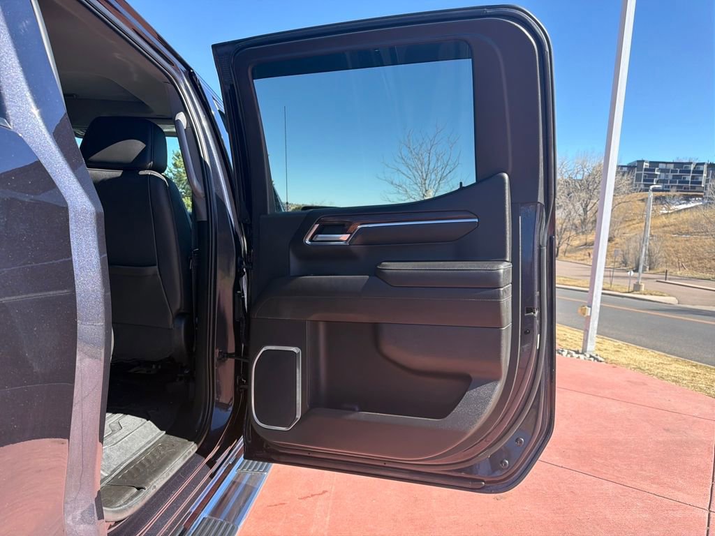 Used 2022 GMC Sierra 1500 SLT w/ SLT Premium Plus Package AWD/4WD image 29