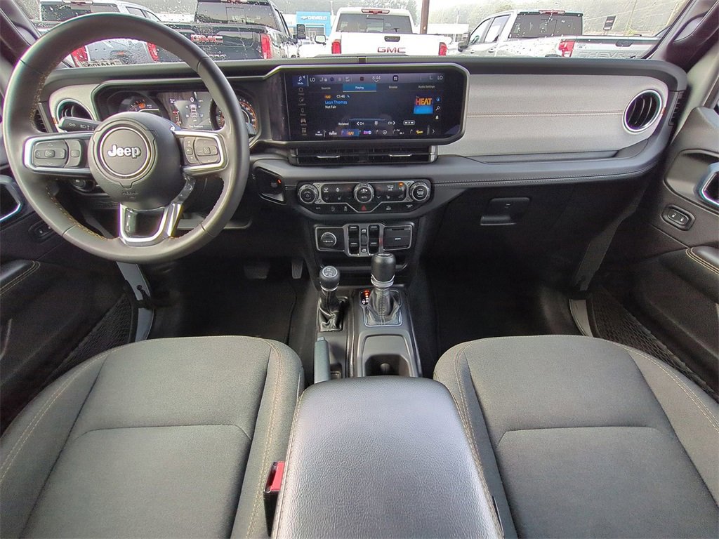 Used 2024 Jeep Wrangler Sahara image 15