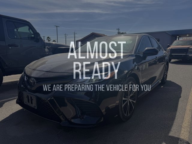 Used 2020 Toyota Camry SE image 1