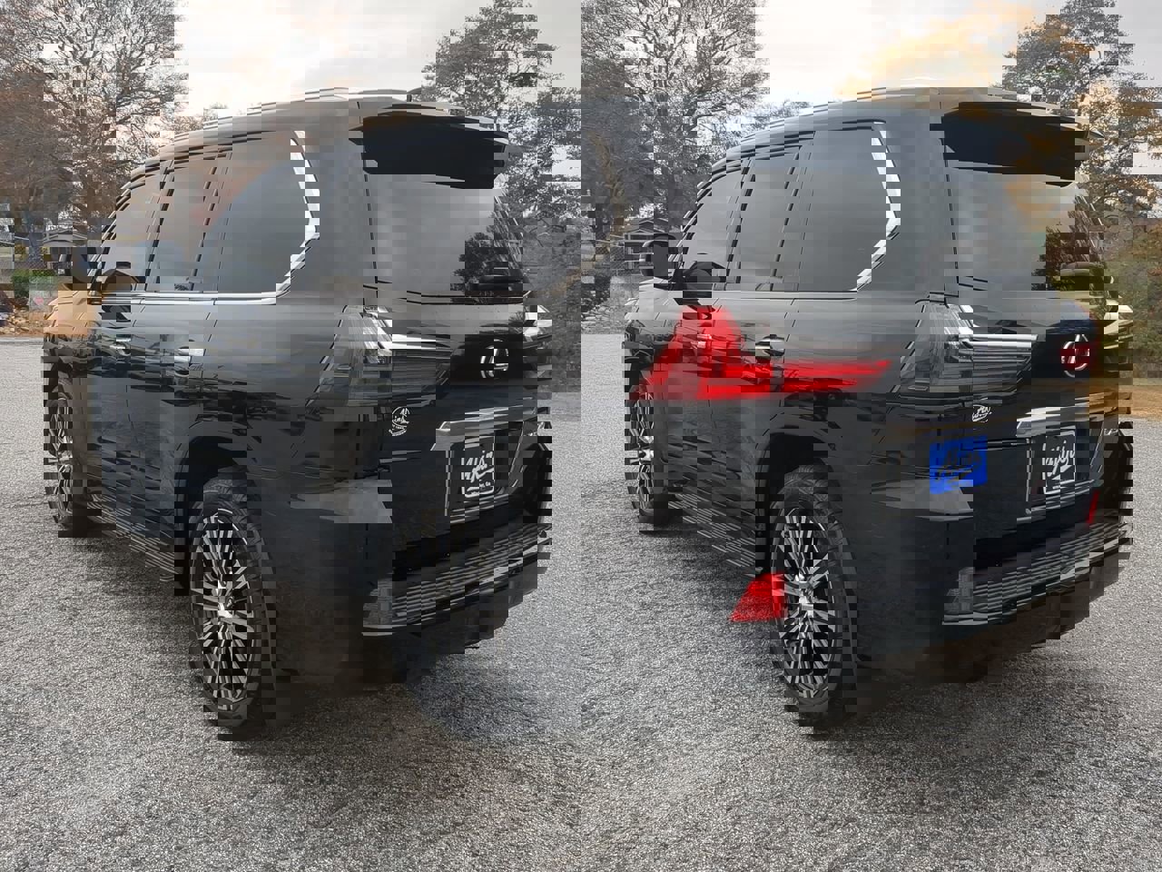 Used 2020 Lexus LX 570 4WD w/ 3rd Row & Luxury Pkg image 2