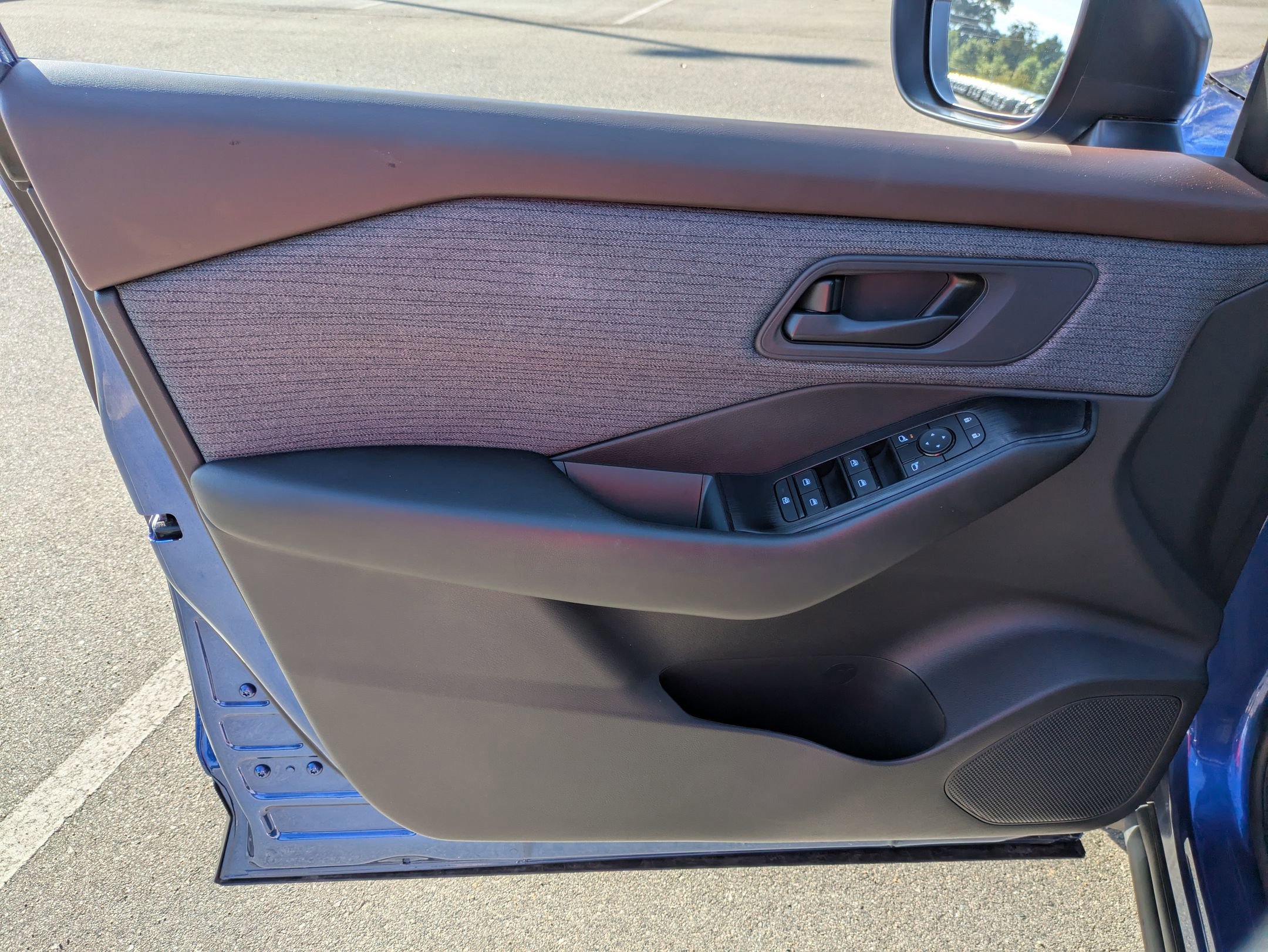 Used 2023 Nissan Rogue S image 15