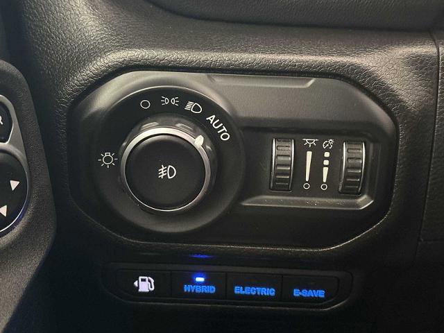 Used 2022 Jeep Wrangler Unlimited Sahara w/ Cold Weather Group image 17