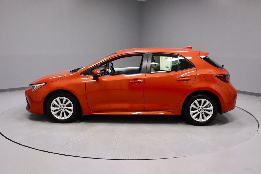 Used 2025 Toyota Corolla SE w/ SE Package FWD image 5