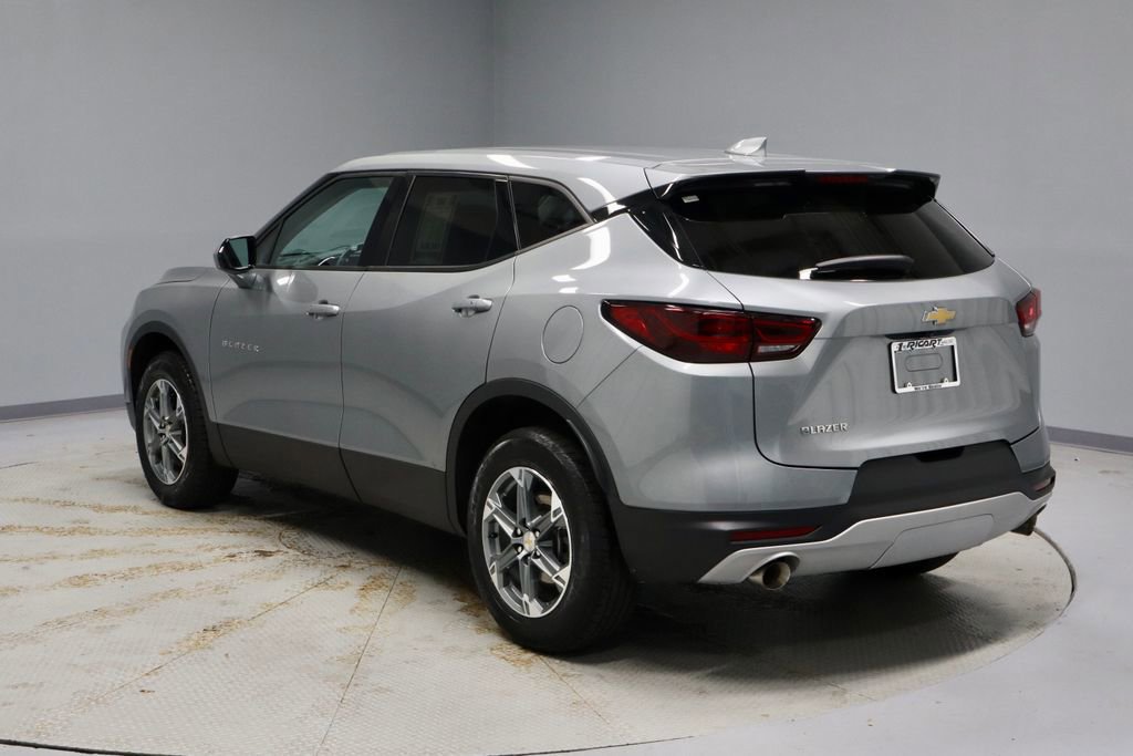 Used 2023 Chevrolet Blazer LT image 3