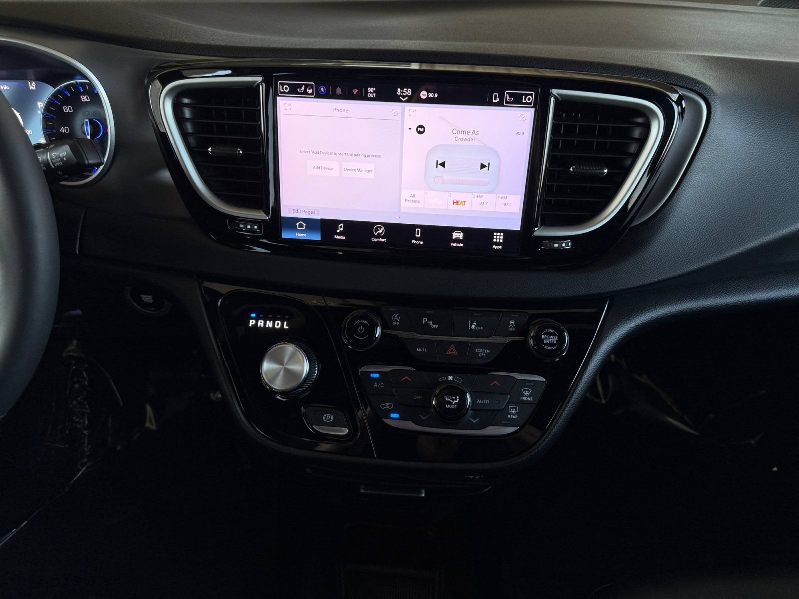 Used 2025 Chrysler Voyager LX FWD image 15
