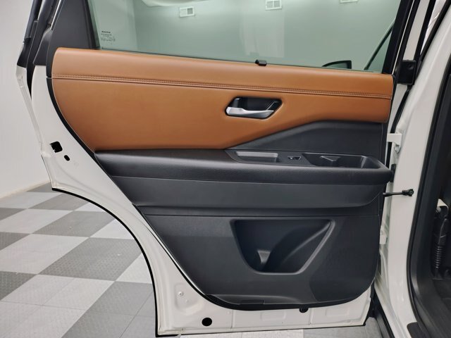 Used 2023 Nissan Pathfinder Platinum AWD/4WD image 25