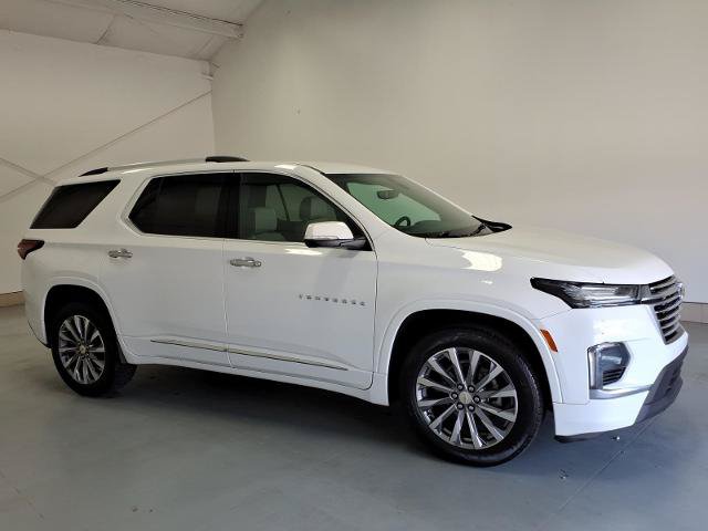 Used 2023 Chevrolet Traverse Premier FWD image 2