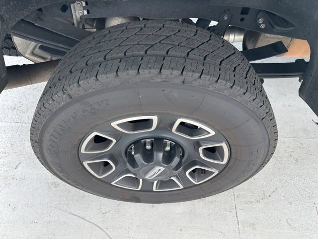 Certified 2024 Ford F250 Platinum w/ FX4 Off-Road Package AWD/4WD image 9