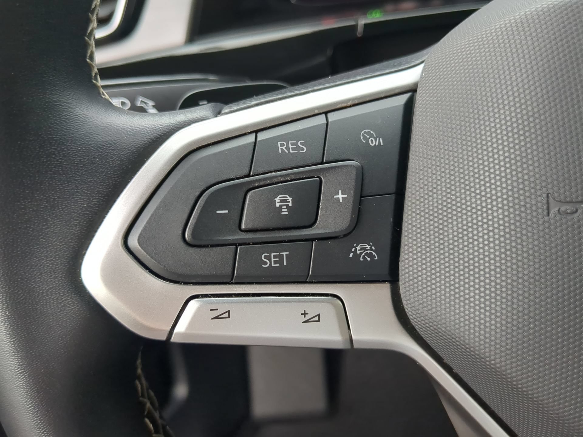 Used 2026 Volkswagen Atlas Cross Sport SE FWD image 65