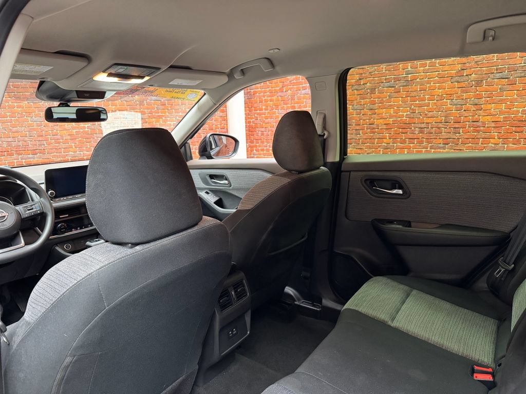 Used 2023 Nissan Rogue SV AWD/4WD image 24