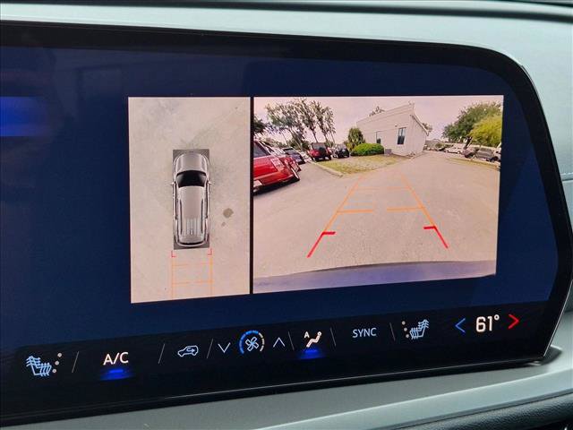Used 2025 Chevrolet Traverse LT w/ Driver Confidence Package FWD image 12
