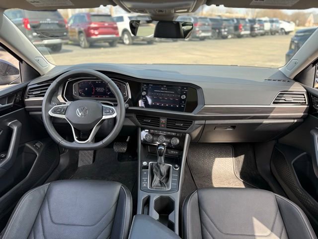 Used 2024 Volkswagen Jetta SEL FWD image 2