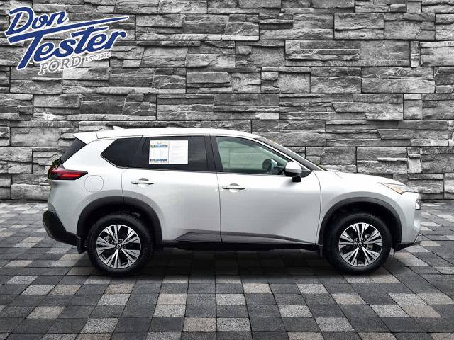 Used 2023 Nissan Rogue SV AWD/4WD image 2