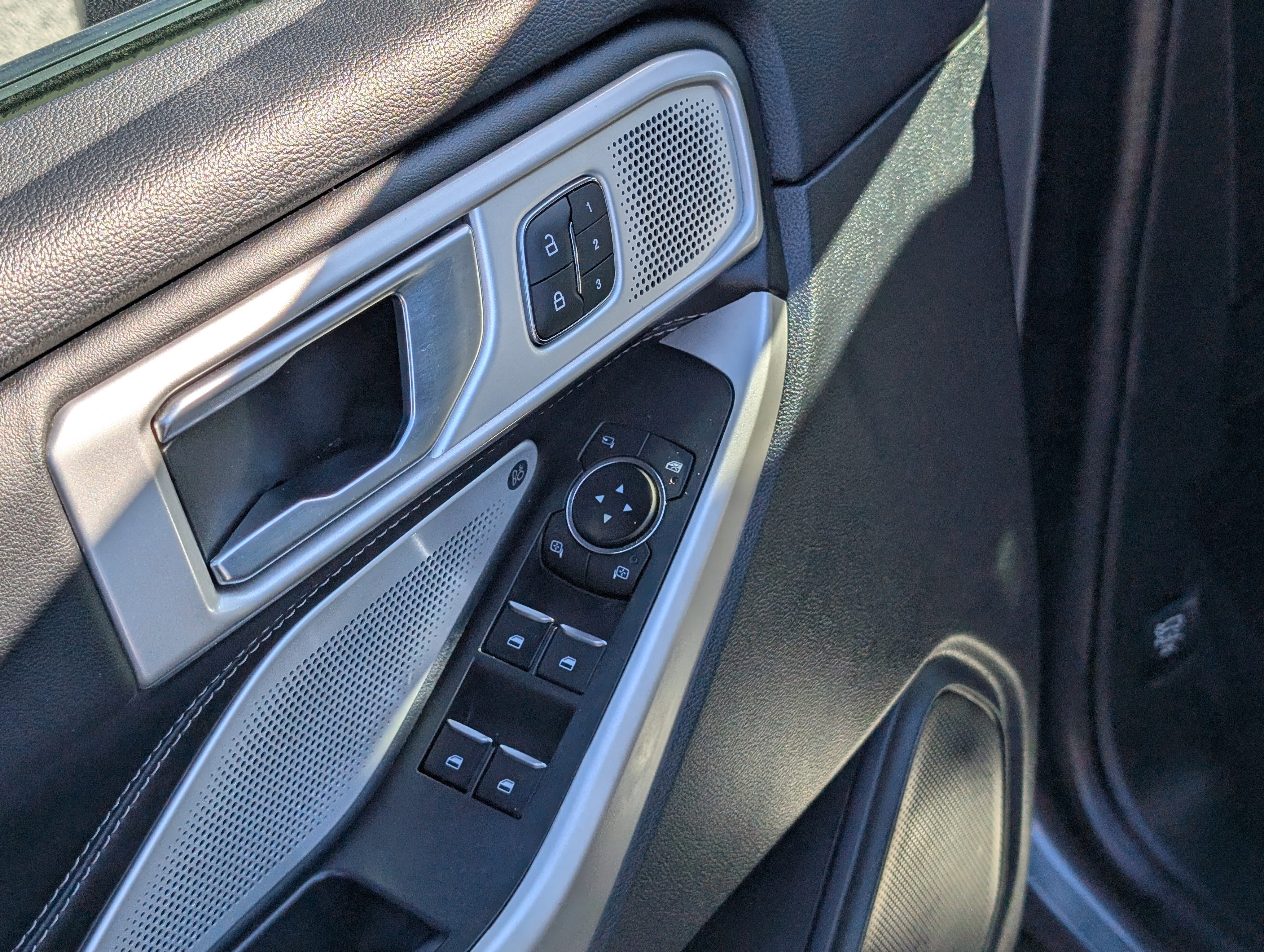 Certified 2022 Ford Explorer Limited w/ Limited Technology Package image 23