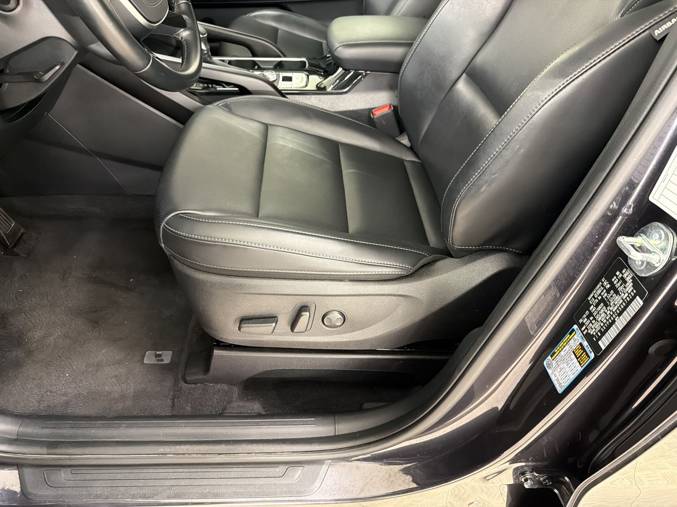 Used 2025 Kia Telluride S FWD image 5