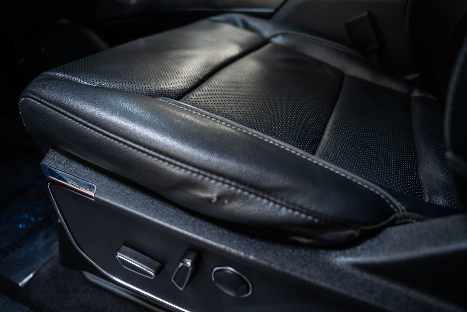 Certified 2023 Ford F150 Lariat w/ Equipment Group 502A High image 46