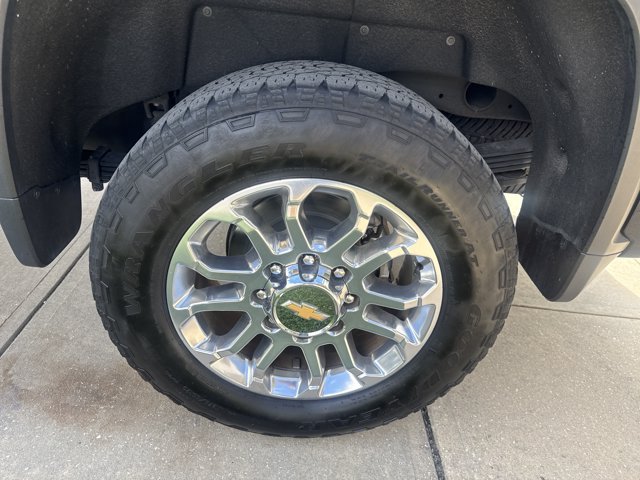 Used 2025 Chevrolet Silverado 2500 LTZ w/ LTZ Plus Package AWD/4WD image 11