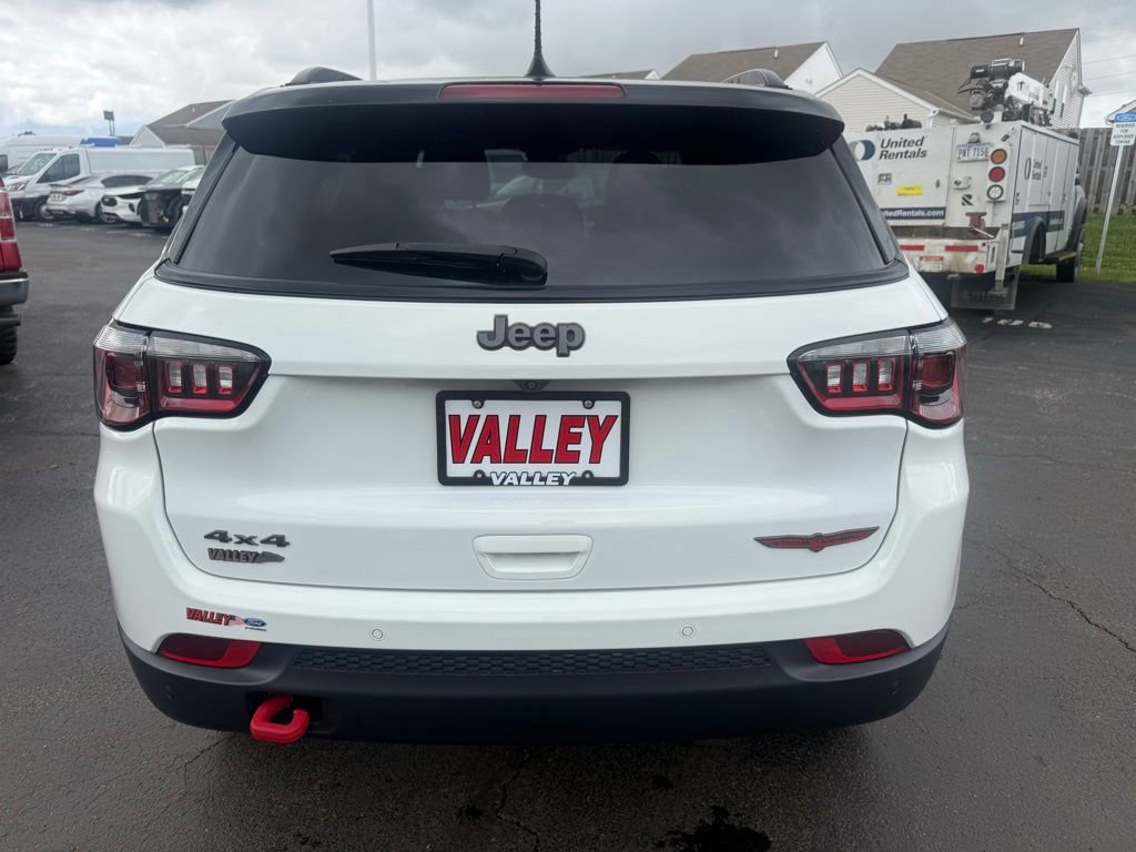 Used 2023 Jeep Compass Trailhawk w/ Trailhawk Convenience Group AWD/4WD image 4