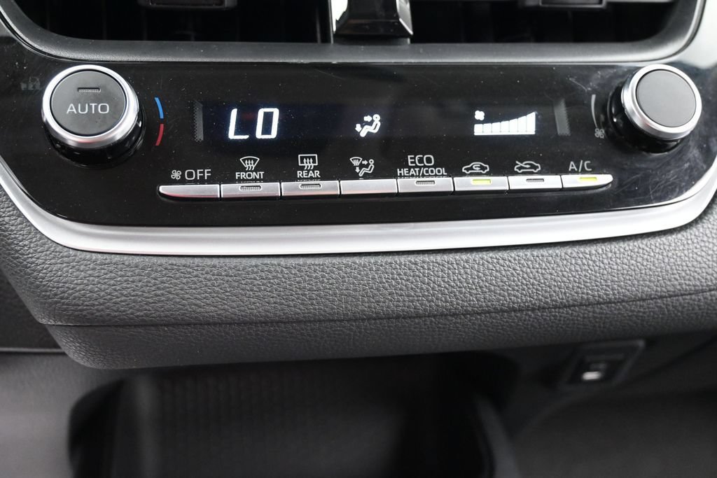 Used 2024 Toyota Corolla LE FWD image 11