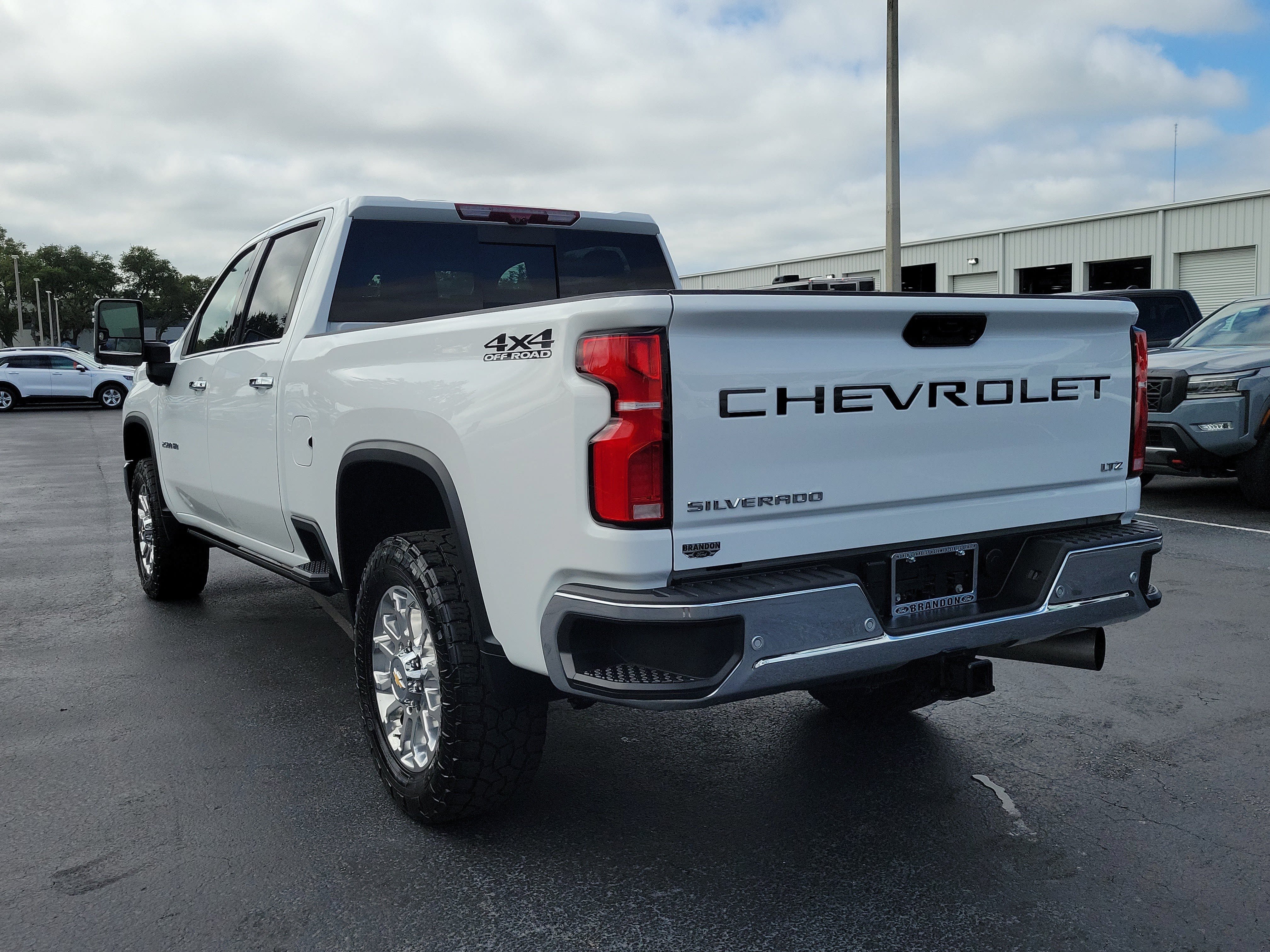 Used 2025 Chevrolet Silverado 2500 LTZ w/ LTZ Premium Package AWD/4WD image 7