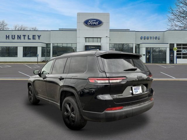 Used 2023 Jeep Grand Cherokee L Limited w/ Black Appearance Package AWD/4WD image 6