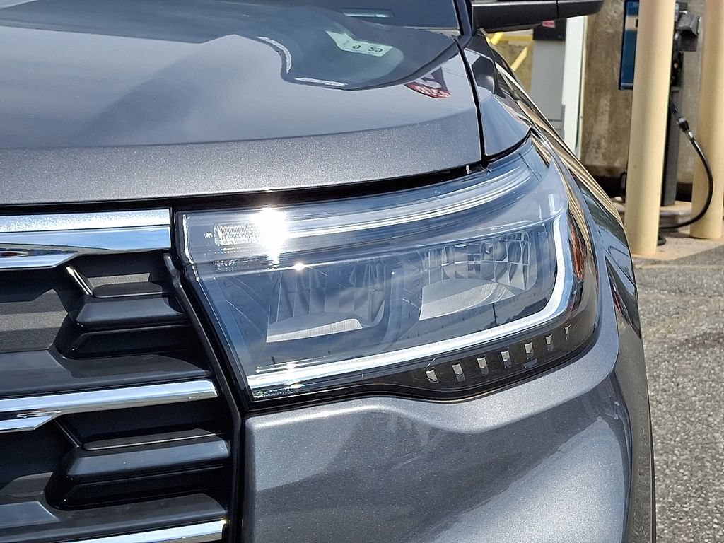 Certified 2025 Ford Explorer Active w/ Active Comfort Package AWD/4WD image 9