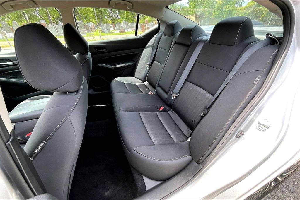 Used 2024 Nissan Altima 2.5 SV FWD image 24