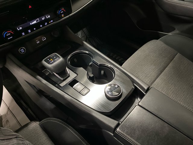 Used 2022 Nissan Rogue SV AWD/4WD image 15