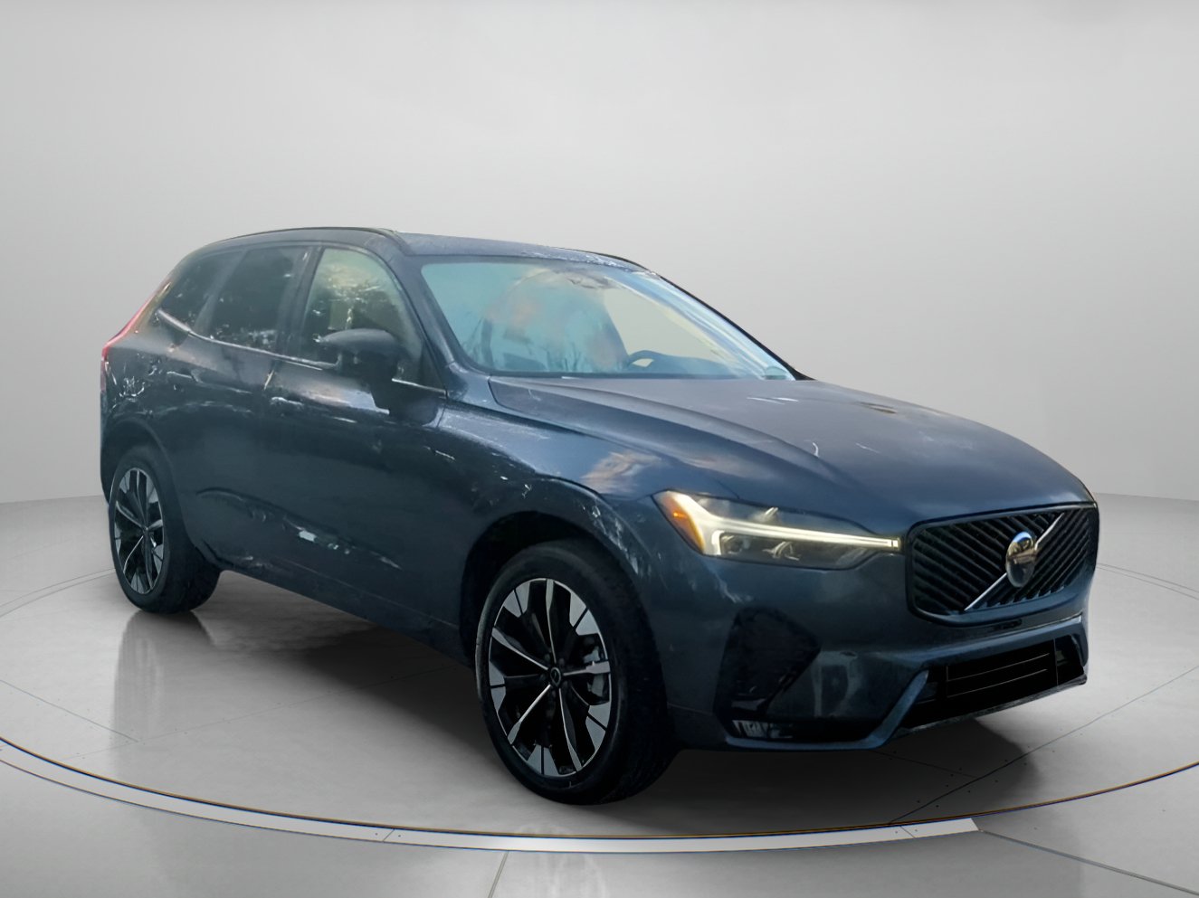 Used 2026 Volvo XC60 B5 Plus AWD/4WD image 2