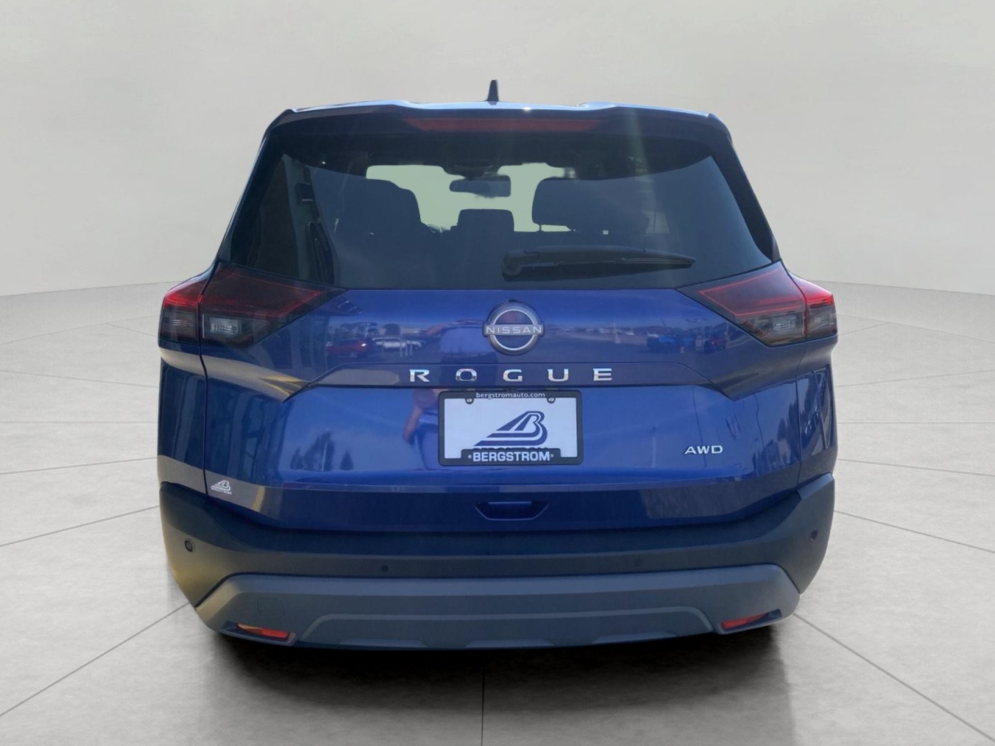 Used 2023 Nissan Rogue S AWD/4WD image 8
