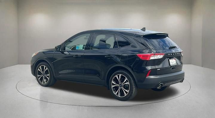 Certified 2022 Ford Escape SE w/ SE Sport Appearance Package FWD image 4