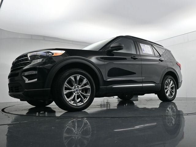 Certified 2023 Ford Explorer XLT w/ Equipment Group 202A AWD/4WD image 30