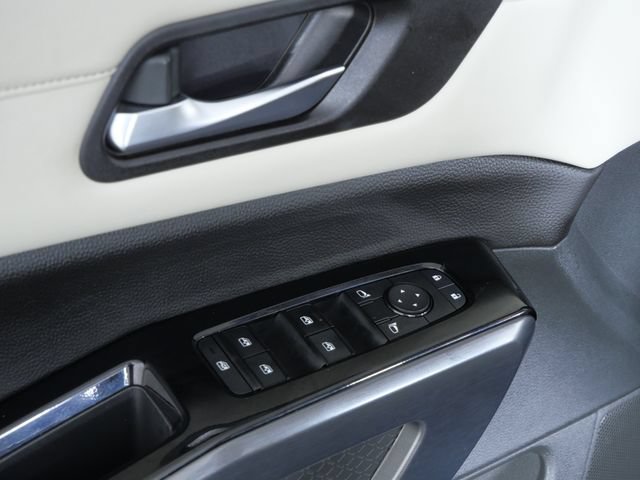 Used 2023 Nissan Pathfinder SL AWD/4WD image 18