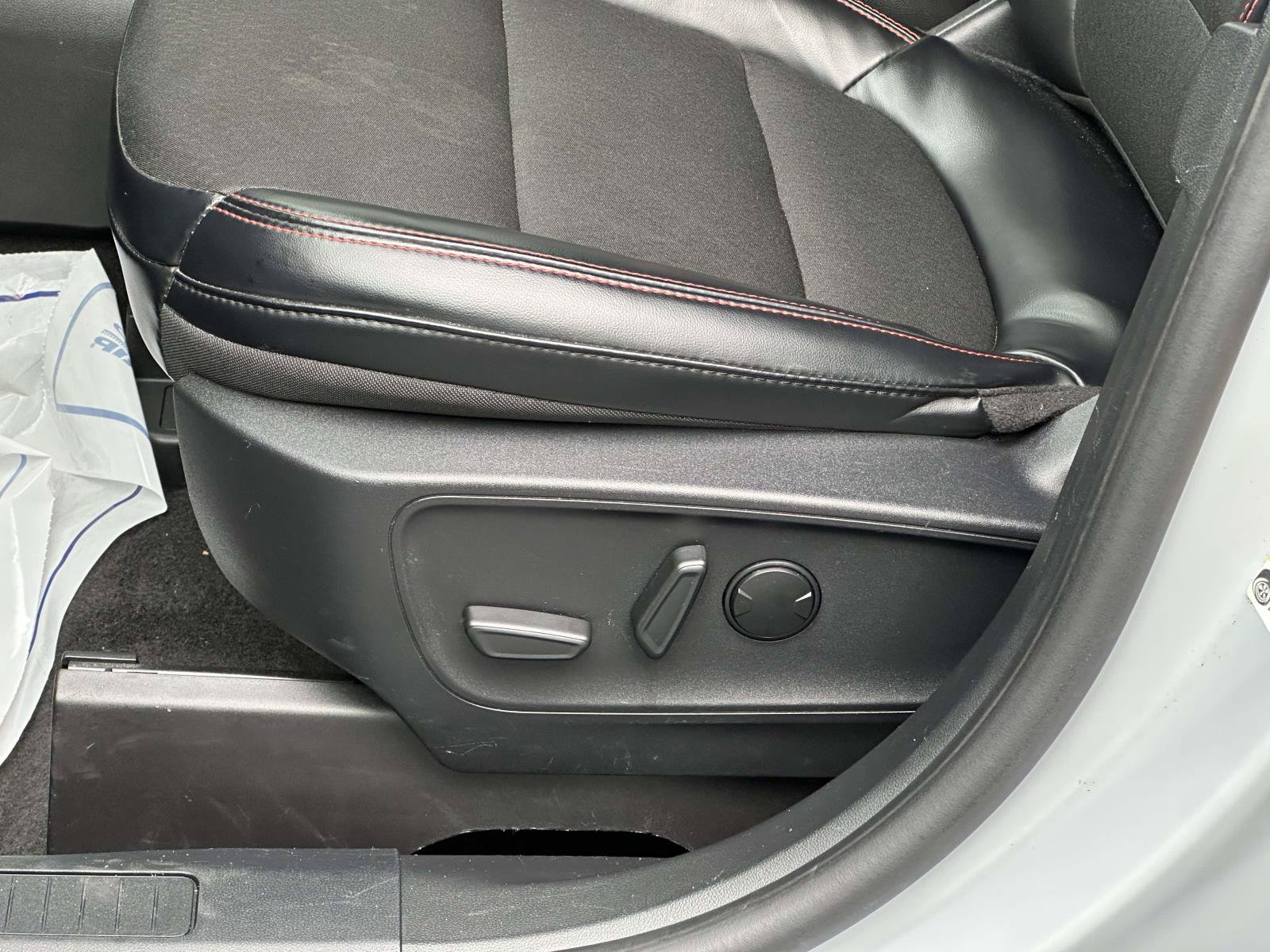 Certified 2025 Ford Escape ST-Line AWD/4WD image 17