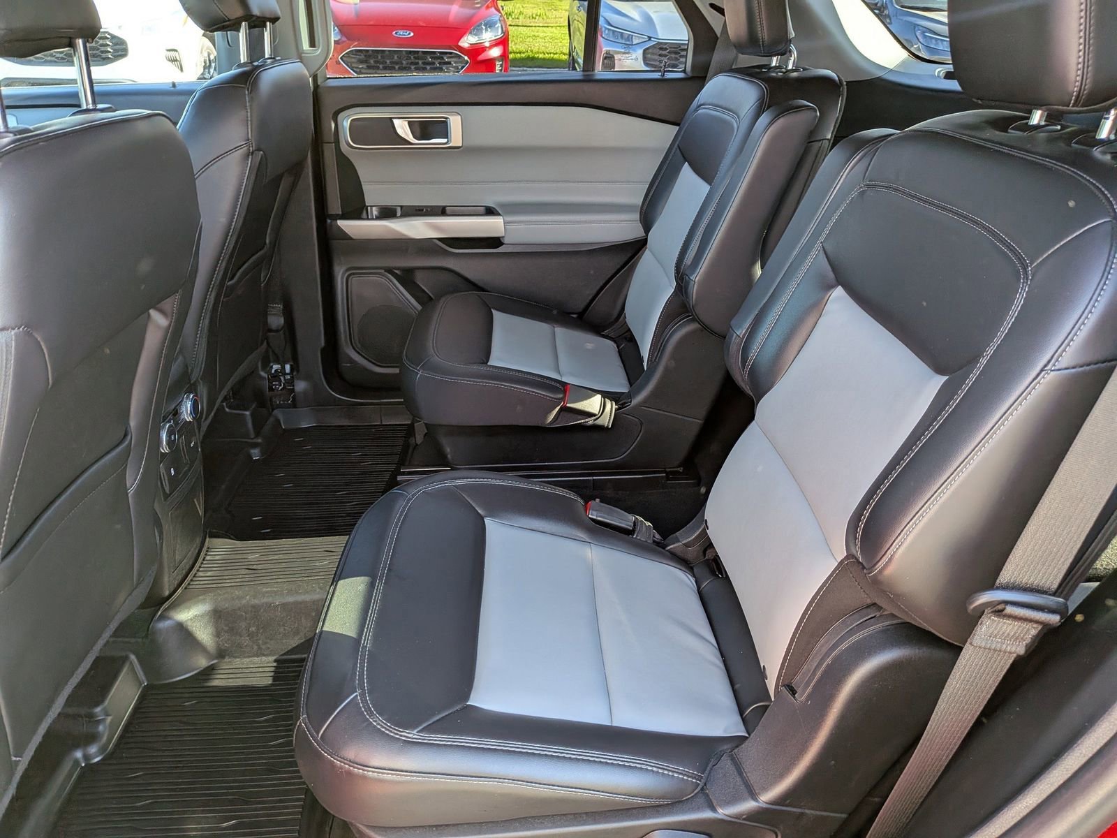 Certified 2022 Ford Explorer XLT w/ Equipment Group 202A image 8