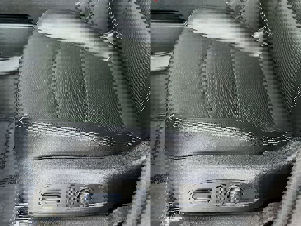 Used 2023 GMC Terrain SLT image 29