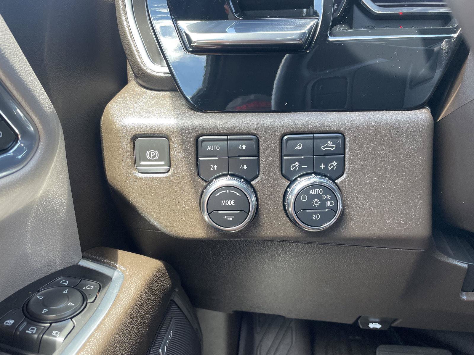 Used 2024 GMC Sierra 2500 SLT w/ SLT Premium Package AWD/4WD image 16