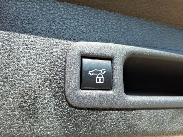 Used 2025 Toyota Sienna XLE FWD image 6