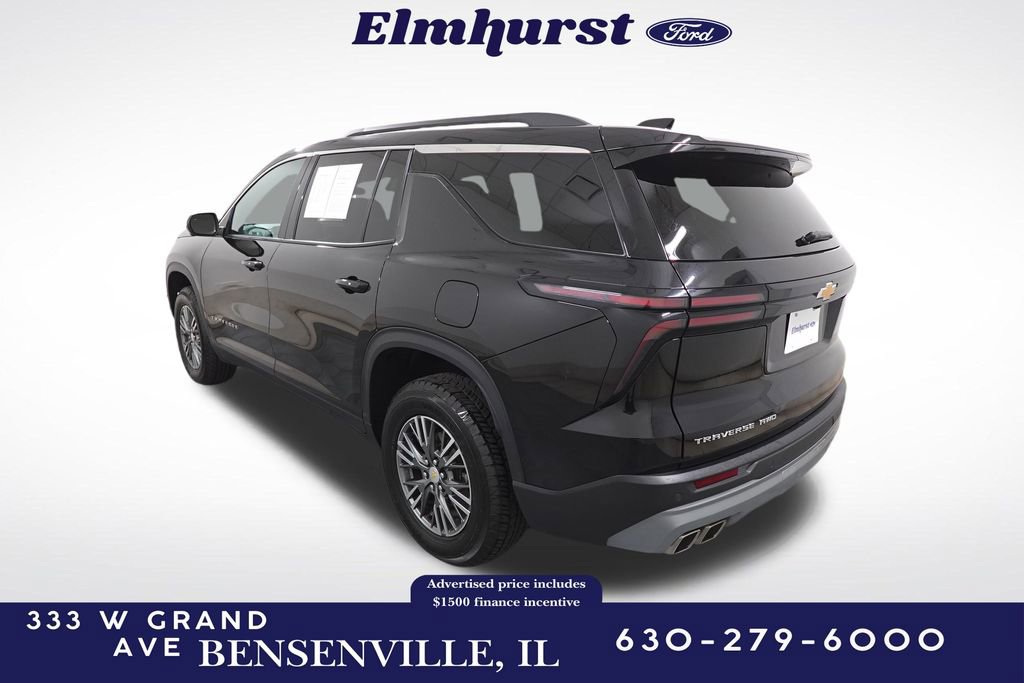 Used 2024 Chevrolet Traverse LT image 3