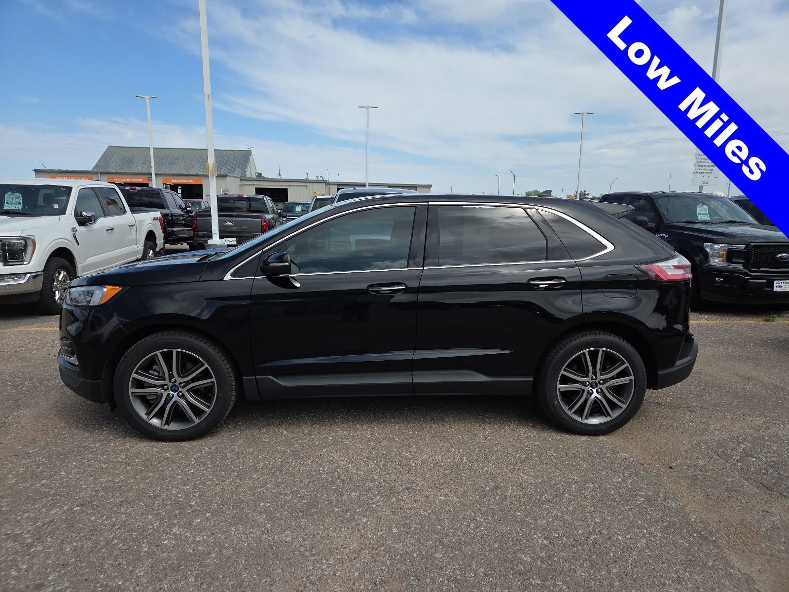 Certified 2022 Ford Edge Titanium w/ Equipment Group 301A AWD/4WD image 2
