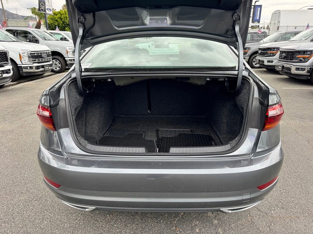 Used 2019 Volkswagen Jetta R-Line w/ R-Line Cold Weather Package FWD image 17