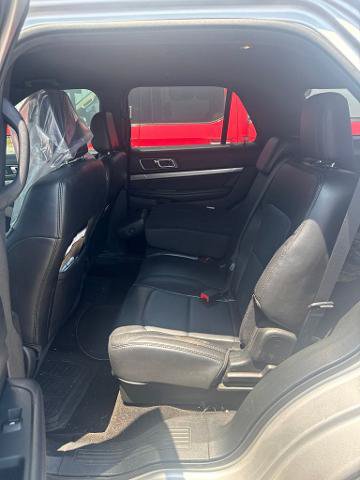 Certified 2018 Ford Explorer XLT w/ Equipment Group 202A FWD image 13