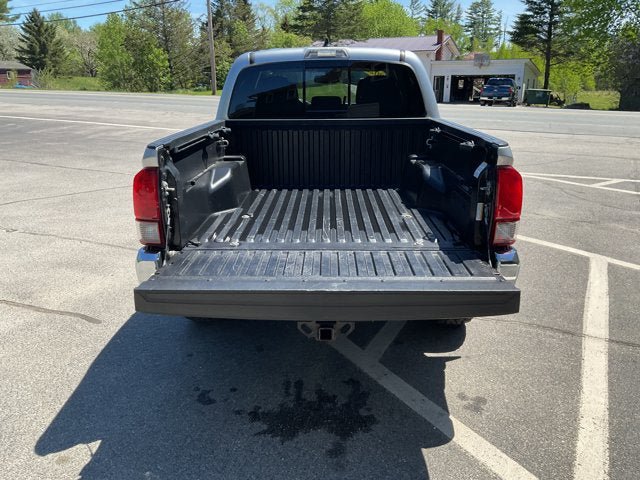 Used 2022 Toyota Tacoma SR5 AWD/4WD image 9