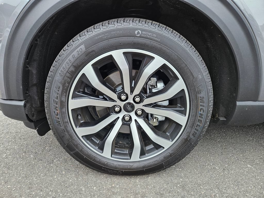 Certified 2025 Ford Explorer ST-Line w/ Premium Package RWD image 9