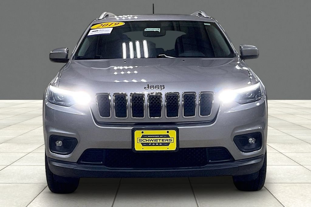 Used 2019 Jeep Cherokee Latitude Plus w/ Comfort/Convenience Group AWD/4WD image 3