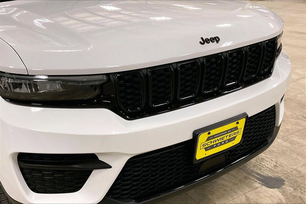 Used 2023 Jeep Grand Cherokee Altitude image 28