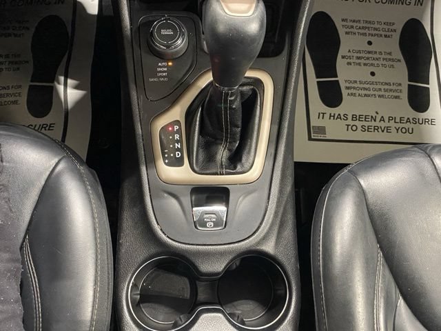 Used 2017 Jeep Cherokee Limited AWD/4WD image 36