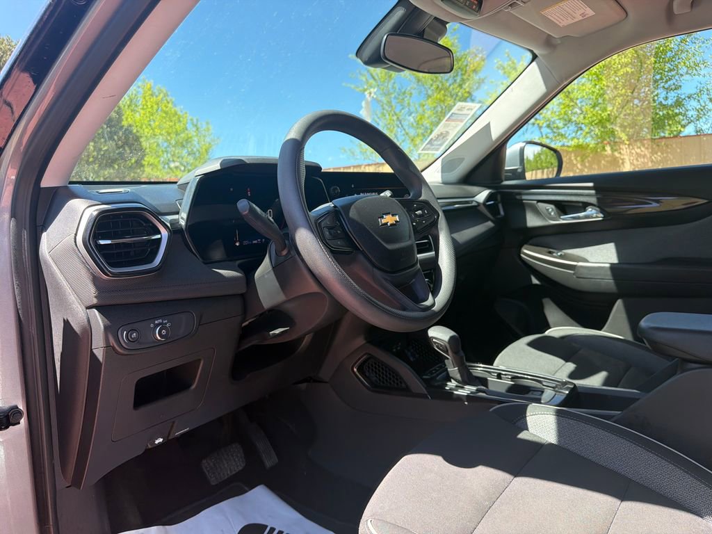 Used 2025 Chevrolet TrailBlazer LT AWD/4WD image 12