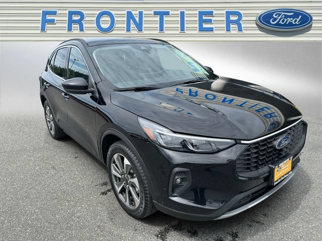 Certified 2025 Ford Escape Platinum AWD/4WD image 8