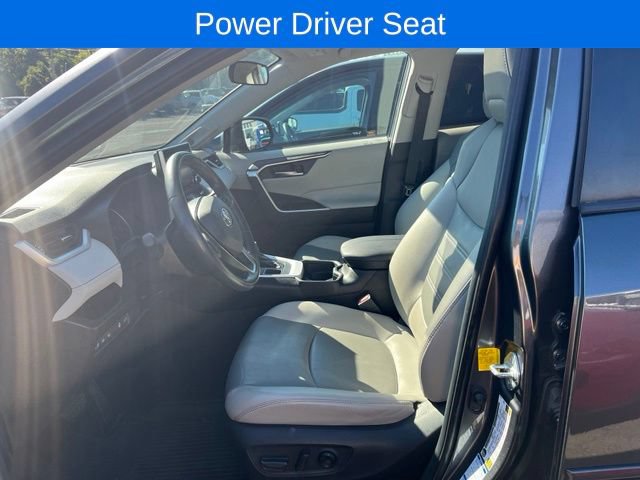 Used 2019 Toyota RAV4 XLE Premium w/ Cold Weather Package AWD/4WD image 6